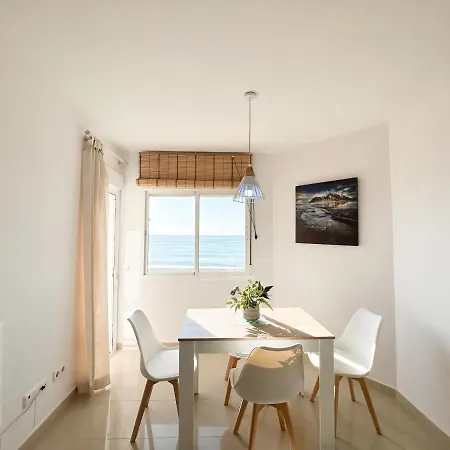 Appartement On The 1st Line Of The Sabinillas With Sea Views San Luis de Sabinillas