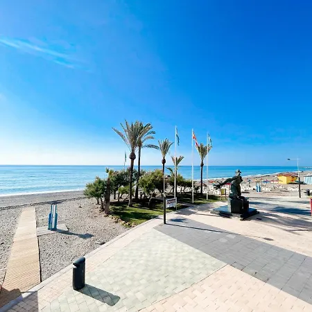 On The 1st Line Of The Sabinillas With Sea Views شقة